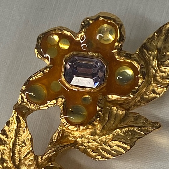 Christian LaCroix Vintage Gold Toned Enamel double flower pin brooch New - Picture 5 of 16